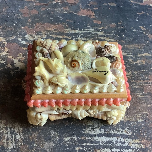 Vintage Shell Souvenir Box